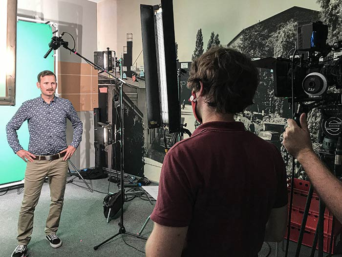 Behind-the-scenes Foto vom Dreh der Social Media Portraits für Dialogue for Future.